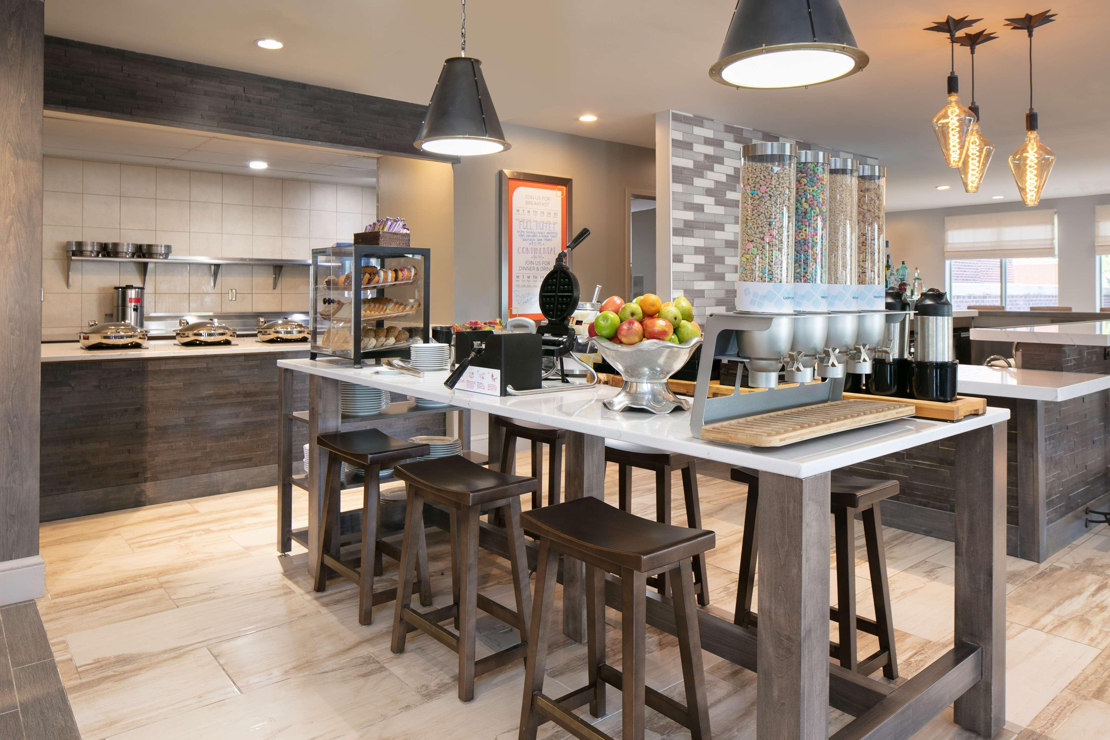 Hilton Garden Inn Omaha West Ngoại thất bức ảnh
